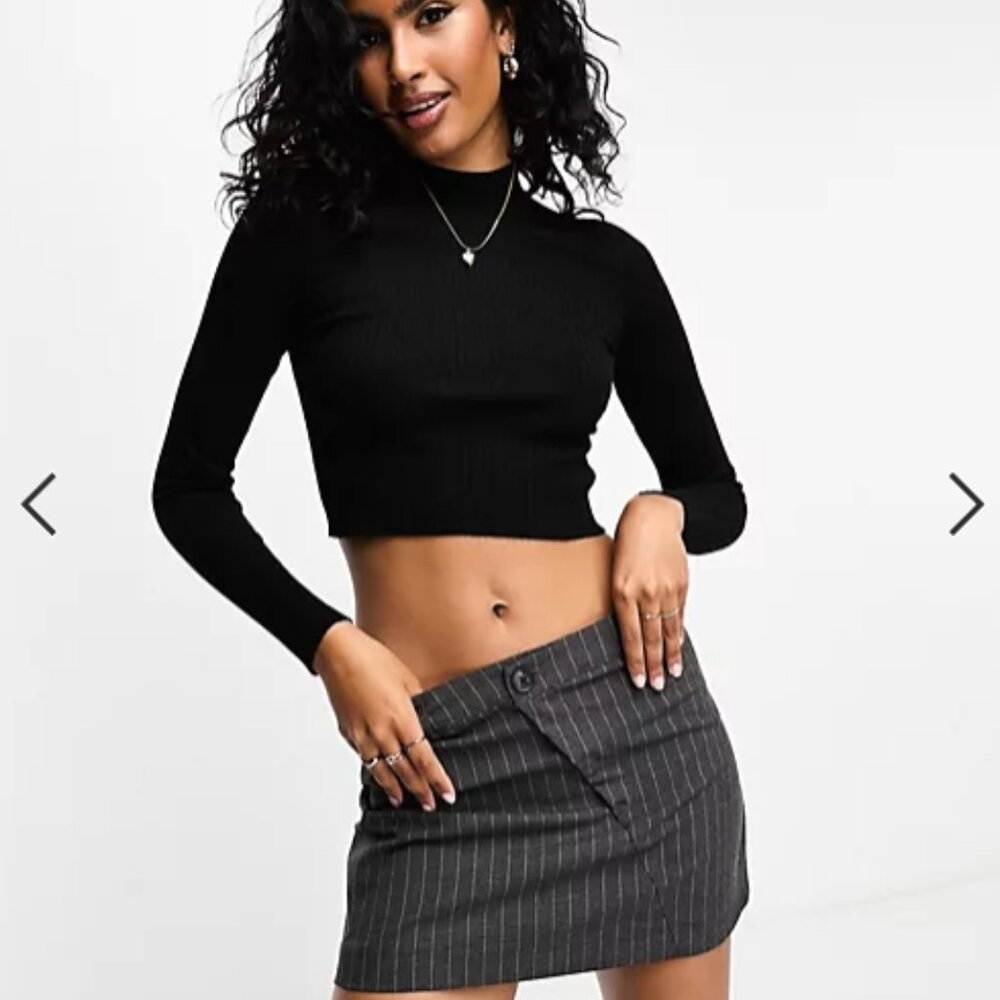 Bershka high neck cropped sweater in black - S
